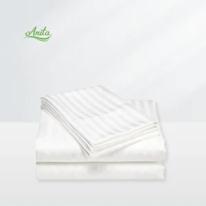 Bộ drap mền cotton sọc 3cm Anita với gam màu trắng tinh khôi, mang lại vẻ đẹp trang nhã cho phòng ngủ