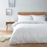 Thiết kế đơn giản, bộ drap mền cotton trắng Anita phù hợp phòng ngủ khách sạn.