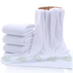Chất liệu cotton 100% của khăn tắm Anita thấm hút vượt trội.